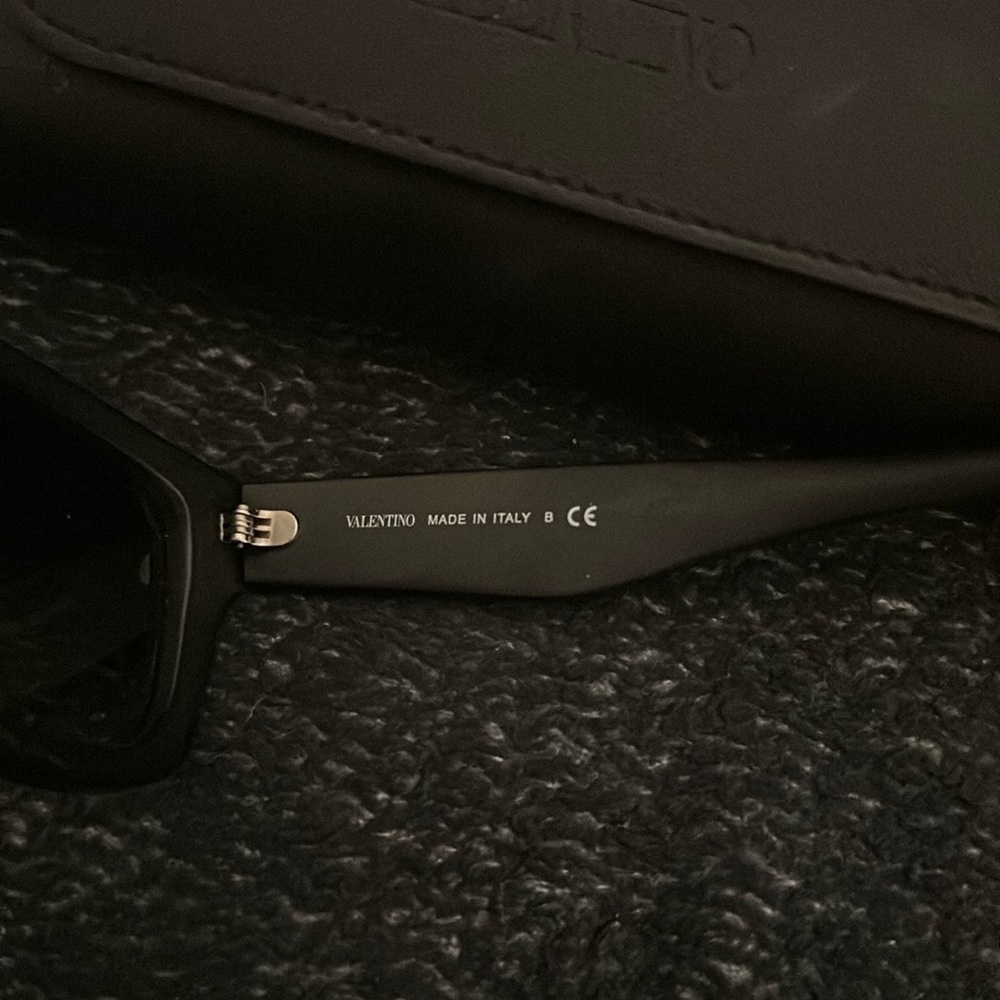 Valentino Matte Black Sunglasses - Picture 4 of 6